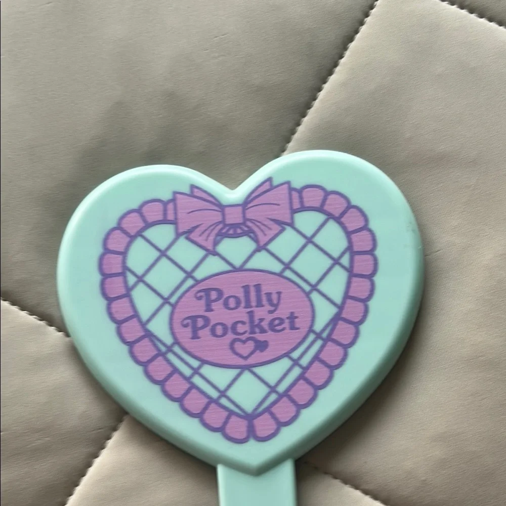 Polly Pocket x Cakeworthy Heart-Shaped Hand Mirror - Picture 5 of 5